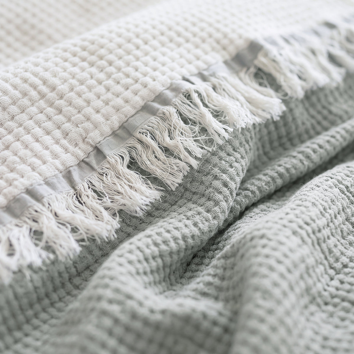Ivy Textured Bedspread – Soft Woven Coverlet with Decorative Fringe