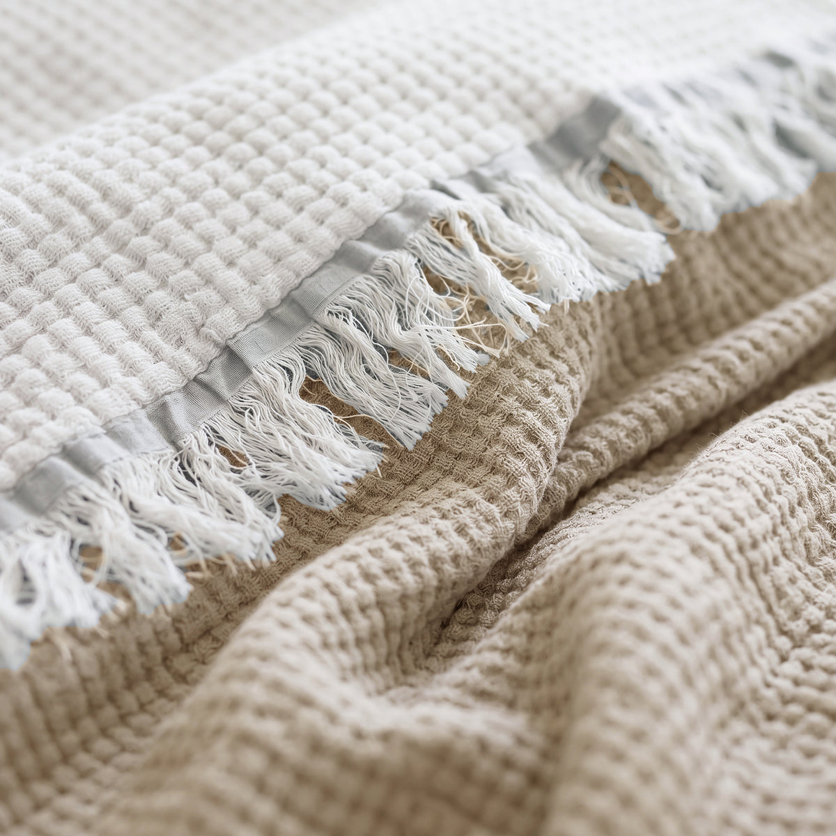 Ivy Textured Bedspread – Soft Woven Coverlet with Decorative Fringe