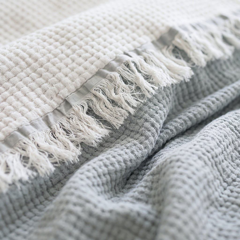 Ivy Textured Bedspread – Soft Woven Coverlet with Decorative Fringe