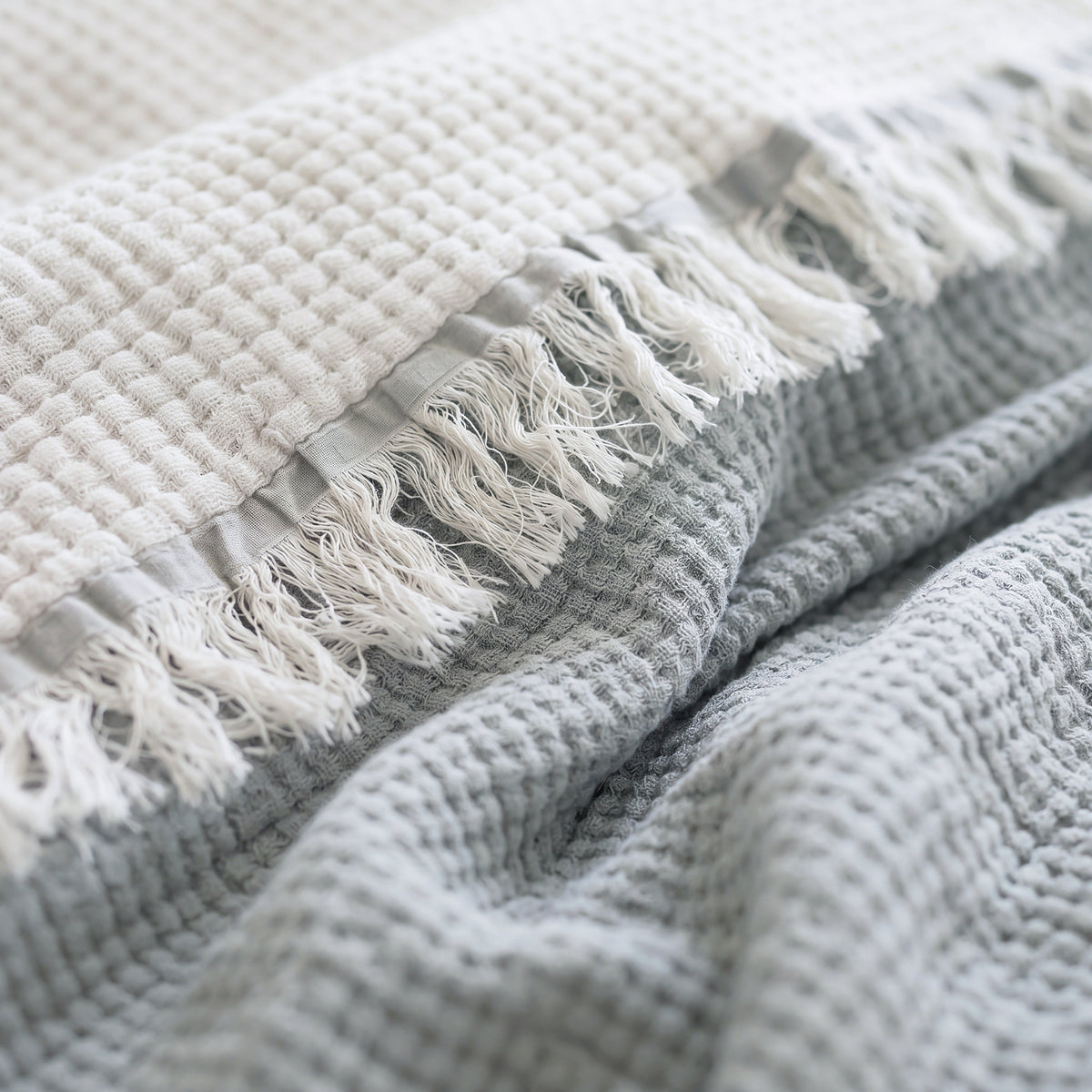 Ivy Textured Bedspread – Soft Woven Coverlet with Decorative Fringe