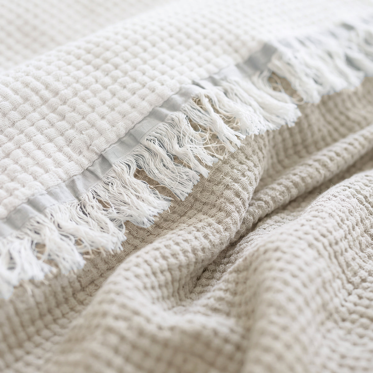 Ivy Textured Bedspread – Soft Woven Coverlet with Decorative Fringe
