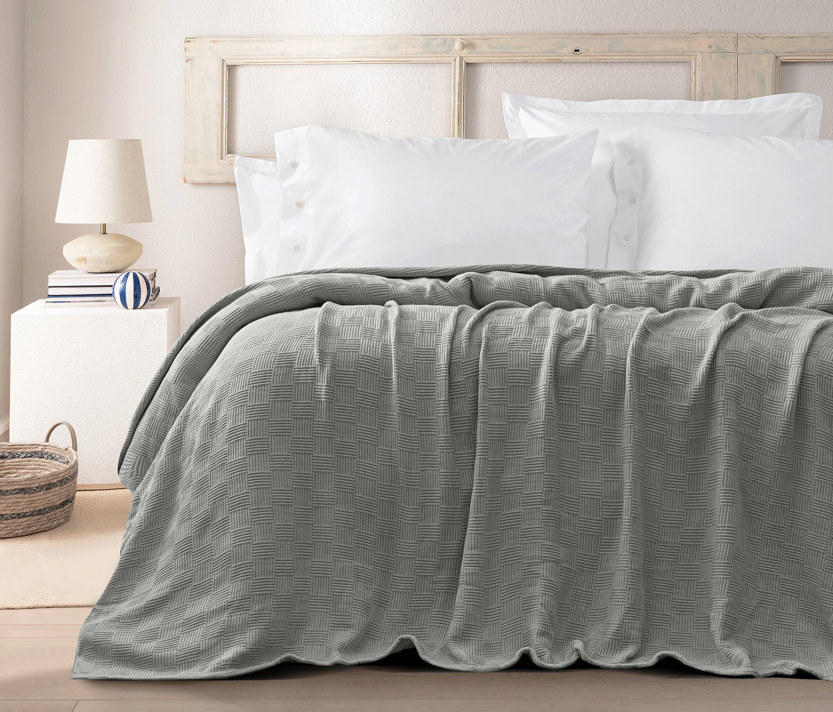 Egyptian cotton Leno throw blanket,ultra-soft & lightweight with an elegant woven design ,king size 255x225 cm , Light Green