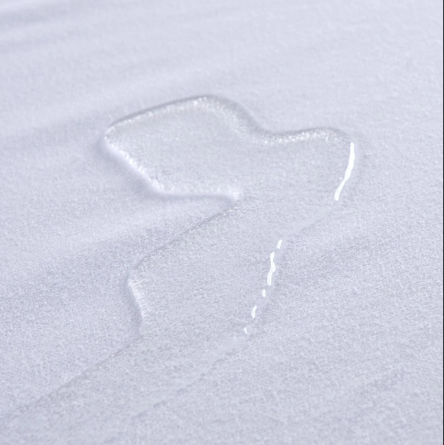 BASIC waterproof mattress protector with elastic corners