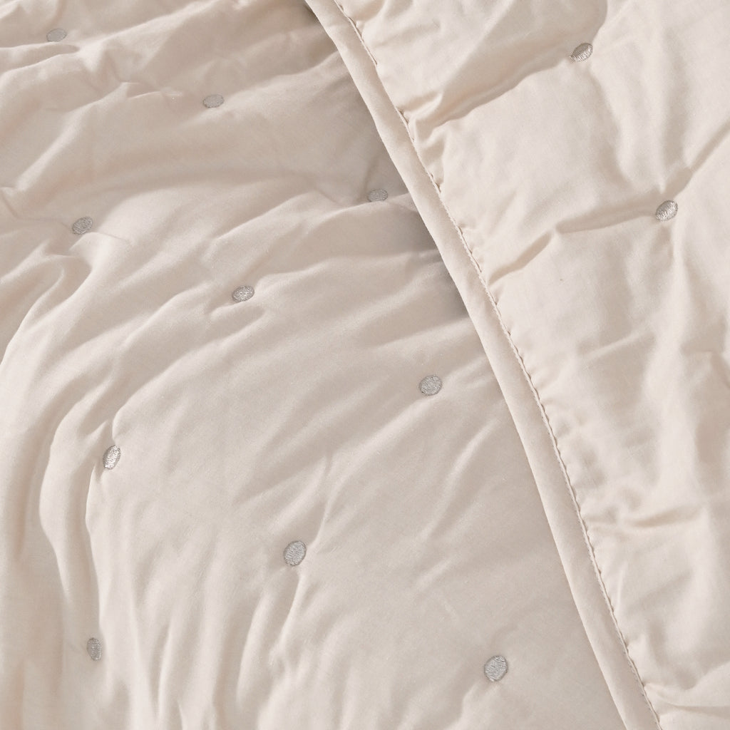 Dots Quilt set (2 pillow cases ) – Plush & Elegant for Any Room