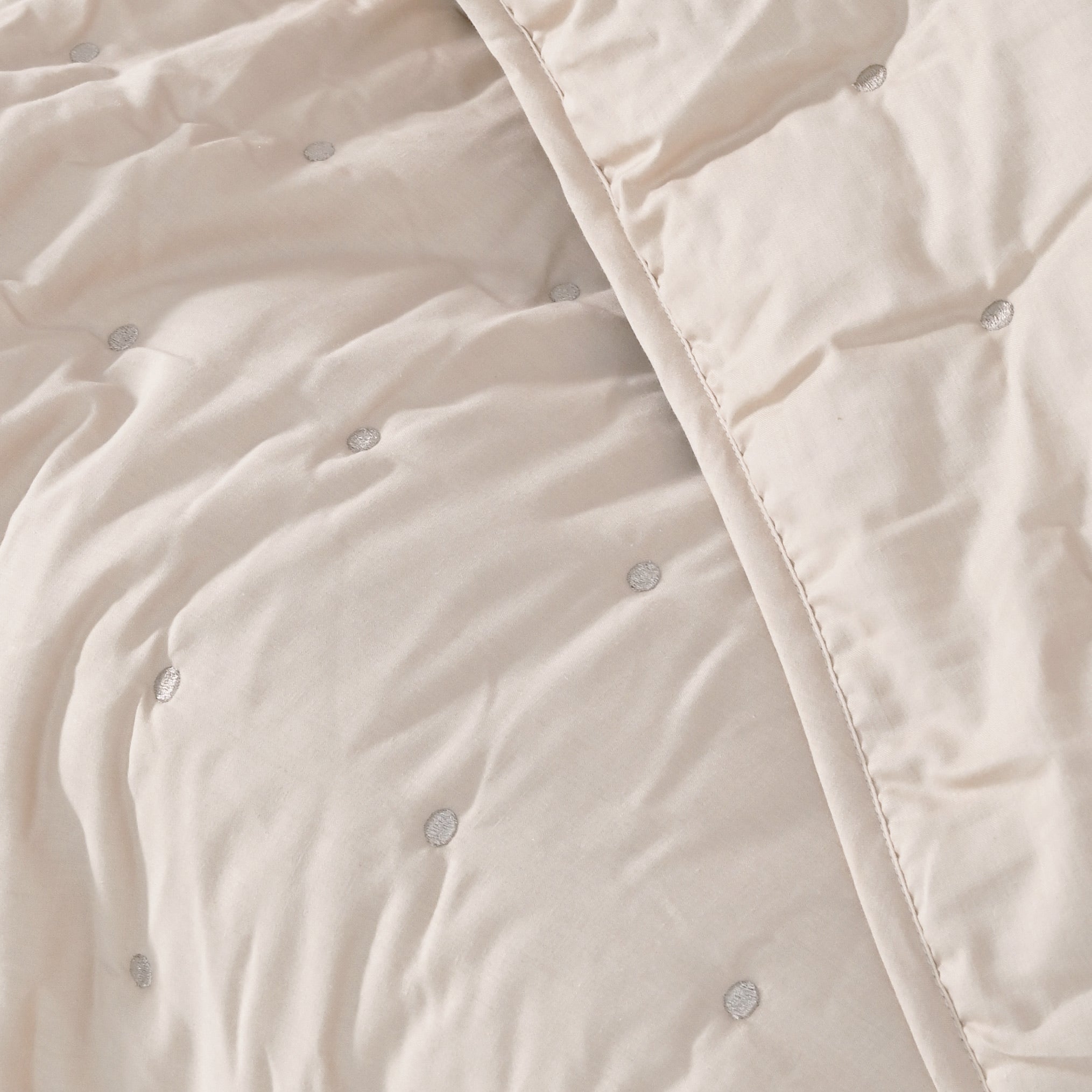 Dots Quilt set (2 pillow cases ) – Plush & Elegant for Any Room